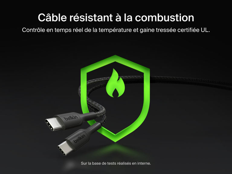 Image du c&acirc;ble &agrave; gaine tress&eacute;e Belkin BoostCharge&nbsp;Pro USB-C vers double USB-C avec construction r&eacute;sistante &agrave; la combustion et protection en temps r&eacute;el contre la surchauffe pour une recharge de 140&nbsp;W s&eacute;curis&eacute;e.